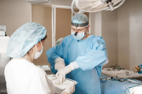 Surgeon Open Box Takes Silicone Implant Chest Augmentation Plastic Operation — Stock Photo, Image