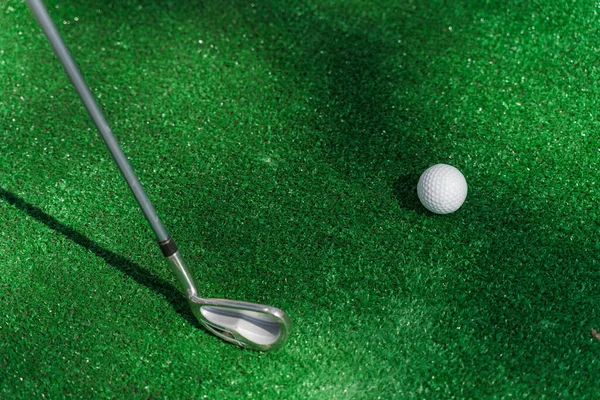 Niblick Para Jogar Mini Golfe Jogo Desportivo Grama Verde Anúncio — Fotografia de Stock
