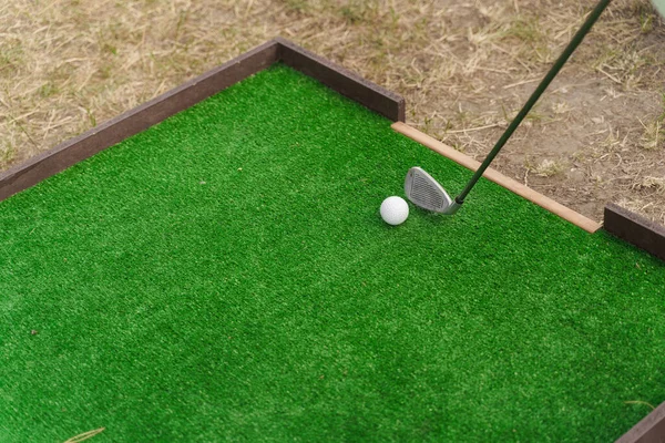 Golf Sport Spel Med Niblick Och Vit Boll Det Gröna — Stockfoto