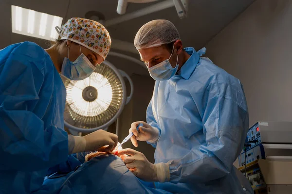 Lipofillingműtét Sebész Végez Plasztikai Sebészeti Nevű Blepharoplasztika Orvosi Klinikán Sebész — Stock Fotó