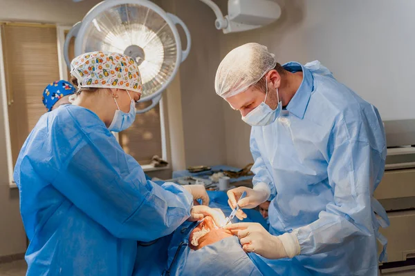 Операція Ліпофілінгу Хірурга Роблять Пластичну Хірургію Під Назвою Блефаропластика Медичній — стокове фото