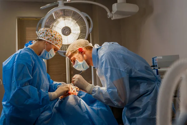 Lipofillingműtét Sebész Végez Plasztikai Sebészeti Nevű Blepharoplasztika Orvosi Klinikán Sebész — Stock Fotó