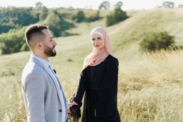 Muslim Love Story Mixed Couple Man Woman Smiles Walks Green — Stock Photo, Image