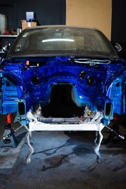 Drift Car Chassis Build - Özel Boyalı ve Sürüklenmiş Sürüklenme Projesi. Sürüklenen araba projesi süspansiyon, büyük lastikler ve temizlik çalışmalarından önce ham safhada