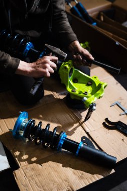 Arka alt çerçeve, yüksek açı drift oturumları sırasında katı diferansiyel montaj ve şasinin sertleşmesi için güçlendirilmiş ve hizalanmıştır. Drift araba projesi için Arka Alt Çerçeve Kurulumu