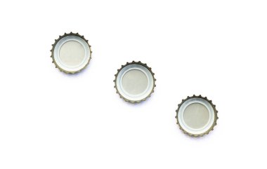 Beyaz arka planda bir şişe kapağını kapat 