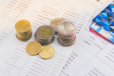 bookbank üzerinde tasarruf kredi kart kavramı ile para 