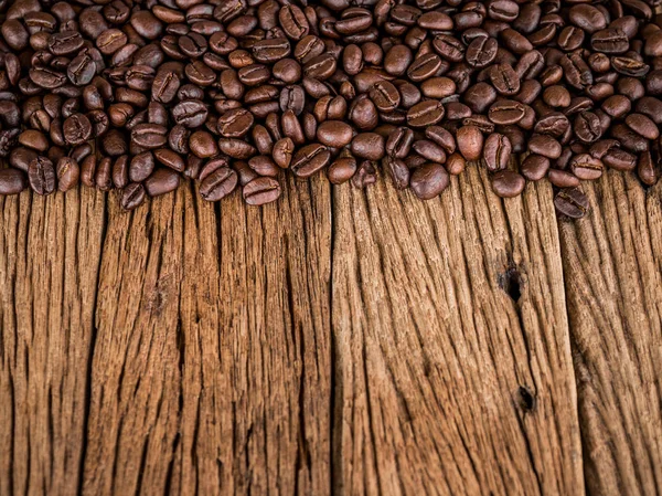 Chicchi Caffè Torrefatto Marrone Sulla Superficie Del Tavolo Legno Spazio — Foto Stock