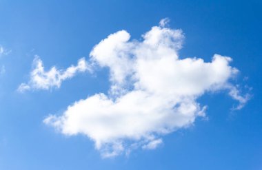 Bulutlar ve mavi gökyüzü arkaplanı