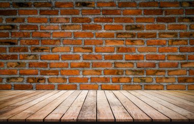 kahverengi ahşap plakalar ve tuğla duvar, kopya alanı