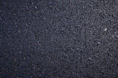 koyu asfalt yol yüzeyinin yakın