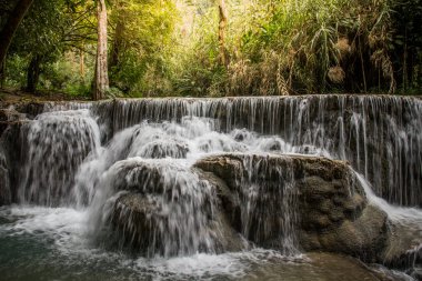 Güzel şelaleler, nehirde su akışı 