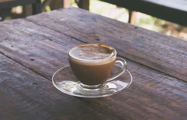 Gelas Cangkir Kopi Dengan Kopi Cappuccino Permukaan Meja Kayu — Stok Foto