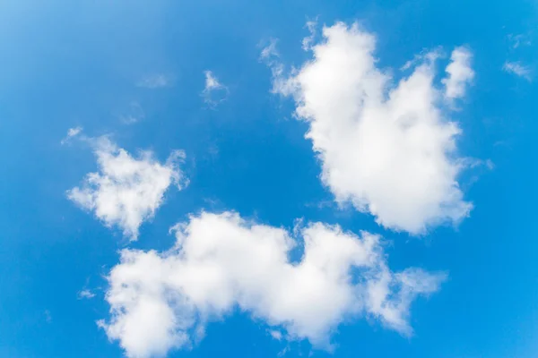 Σύννεφα Και Μπλε Φόντο Του Ουρανού — Φωτογραφία Αρχείου