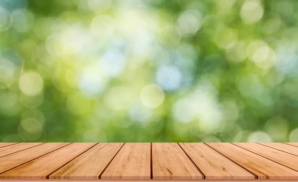 Fából Készült Deszka Homályos Természetes Zöld Háttérrel — Stock Fotó