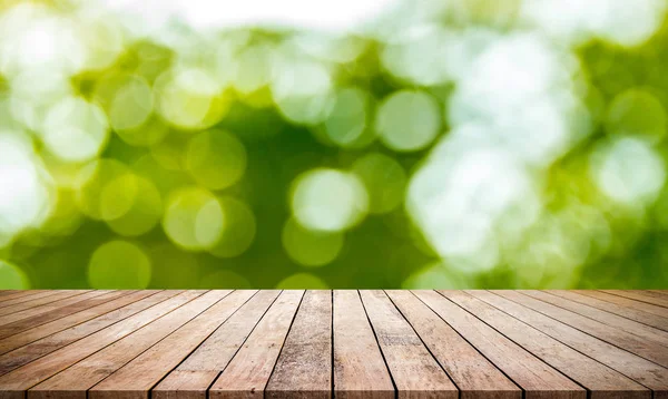 Tavole Legno Con Sfondo Verde Naturale Sfocato — Foto Stock