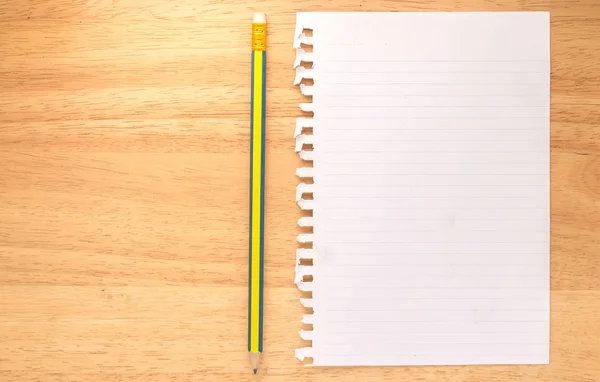 Kalem Ile Ahşap Masa Masası Yüzeyinde Hatları Ile Beyaz Kağıt — Stok fotoğraf