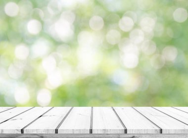 Soyut doğal yeşil bulanık arka plan ile eski ahşap plakalar 