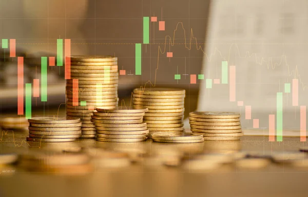 Montones Monedas Oro Con Gráfico Comercio Fondo Concepto Inversión Financiera — Foto de Stock