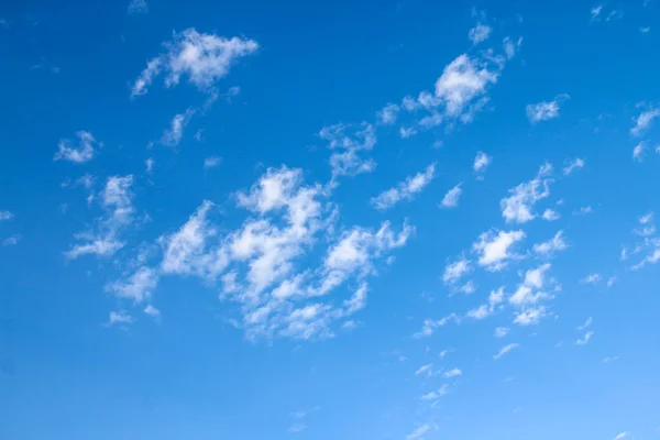 Blå Himmel Med Vita Moln Bakgrund — Stockfoto