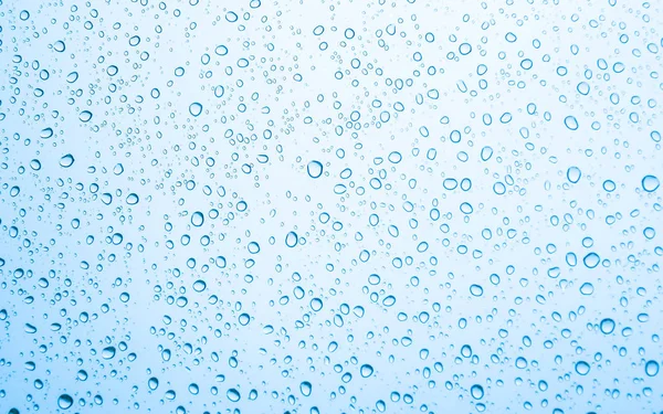 Gotas Agua Sobre Vidrio Sobre Fondo Azul Del Cielo — Foto de Stock
