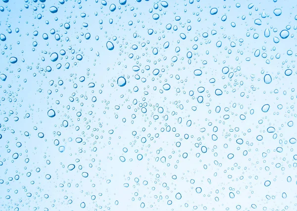 Gotas Agua Sobre Vidrio Sobre Fondo Azul Del Cielo — Foto de Stock