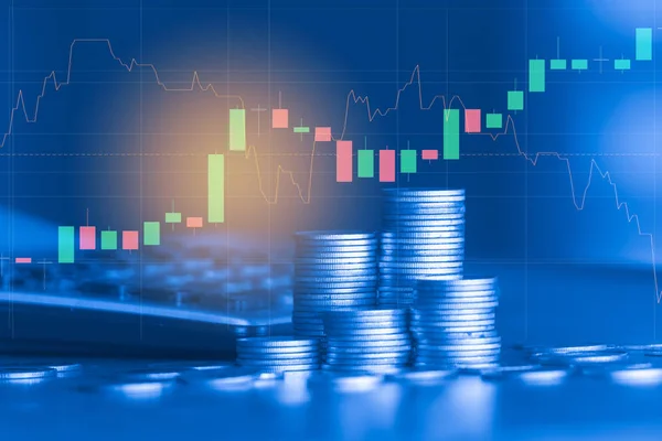 Stackar Med Gyllene Mynt Med Handel Diagram Bakgrund Finansiella Investeringar — Stockfoto