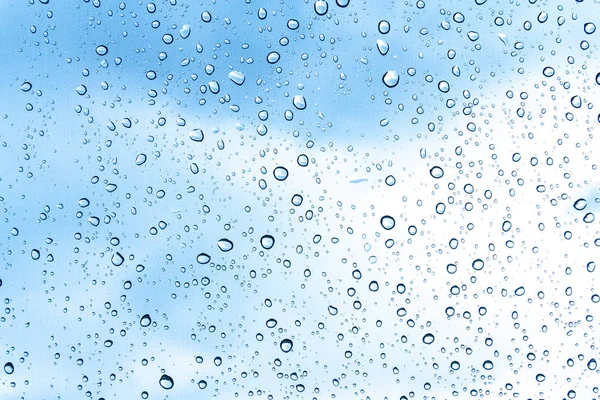 Wassertropfen Auf Glas Auf Blauem Himmel Hintergrund — Stockfoto