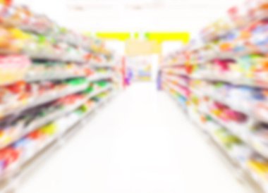 Süpermarket rafının bulanık arkaplanı arka plan olarak kullanılabilir
