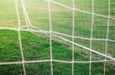 Yeşil çimenli futbol sahası