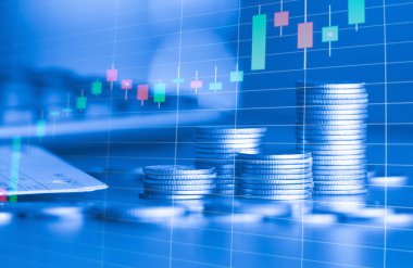 Ticari grafiği olan para yığını, finansal yatırım kavramı arka plan olarak kullanılabilir