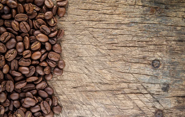 Grãos Café Fundo Madeira Velha Com Espaço Cópia — Fotografia de Stock