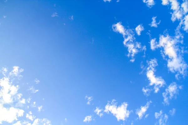 Schöner Blauer Himmel Mit Wolken — Stockfoto