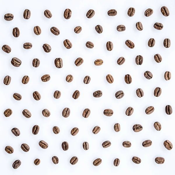 Palone Brązowe Ziarna Kawy Izolowane Białym Tle Widok Góry — Zdjęcie stockowe