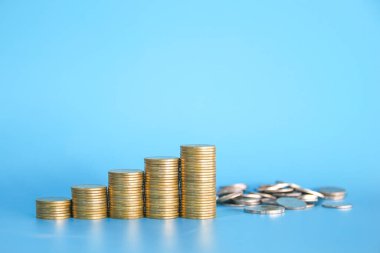 Madeni para yığınları mali büyüme gösteriyor