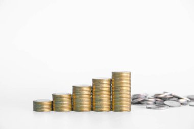 Madeni para yığınları mali büyüme gösteriyor