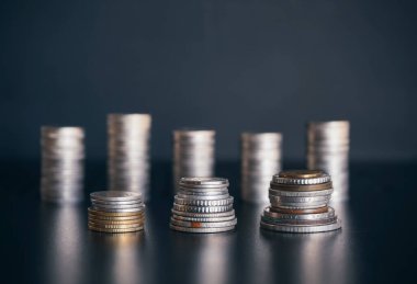 Kara yüzeye bozuk paralar yığılıyor