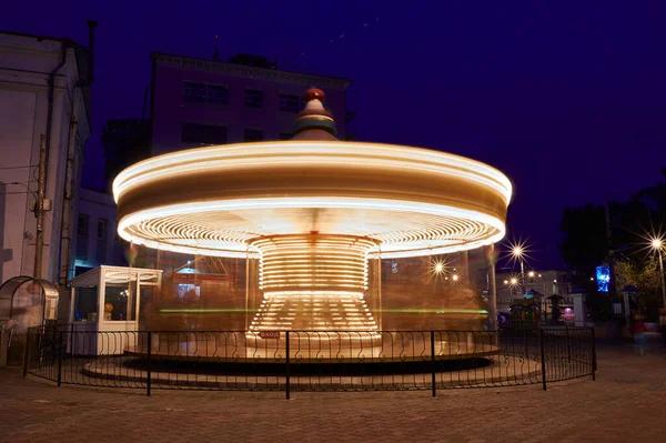 Nöjespark Kvällen Med Tänt Ljus Högkvalitativt Foto — Stockfoto