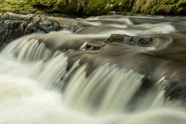 Lång Exponering Ett Vattenfall East Lyn Floden Vid Watersmeet Exmoor — Stockfoto