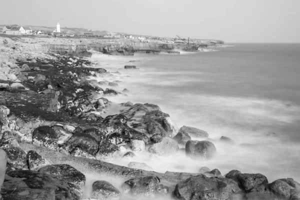 Longa Exposição Maré Lavando Sobre Rochas Praia Portland Bill Dorset — Fotografia de Stock