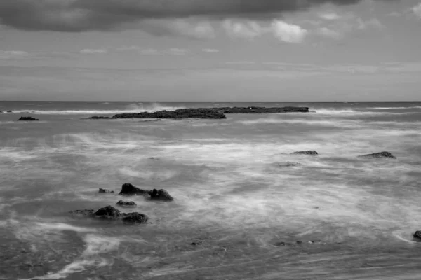 Larga Exposición Marea Que Fluye Sobre Las Rocas Budeigh Salterton —  Fotos de Stock