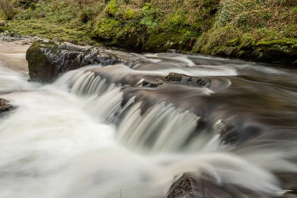 Lång Exponering Ett Vattenfall East Lyn Floden Vid Watersmeet Exmoor — Stockfoto