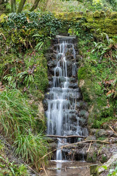 Longa Exposição Uma Cachoeira Parque Campo Ninesprings Yeovil Somerset — Fotografia de Stock