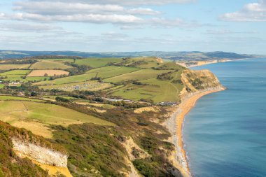Dorset 'teki Jurassic Sahili' ndeki Altın Şapka Dağı 'nın zirvesinden görüntü