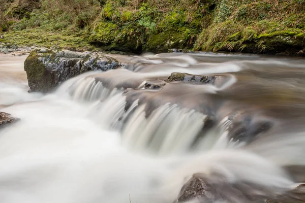 Lång Exponering Ett Vattenfall East Lyn Floden Vid Watersmeet Exmoor — Stockfoto