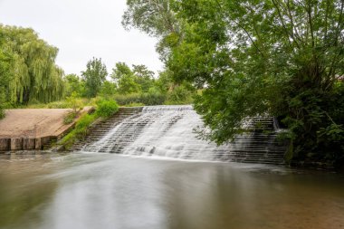 Brue Nehri 'nin Somerset' teki West Lydford 'daki vadiden geçişi uzun sürdü.