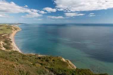 Dorset 'teki Jurassic Sahili' ndeki Altın Şapka Dağı 'nın zirvesinden görüntü