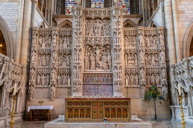 Cornwall 'daki Truro katedralindeki sunak.