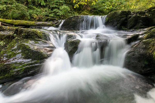 Lång Exponering Ett Vattenfall Hoar Oak Water Floden Vid Watersmeet — Stockfoto