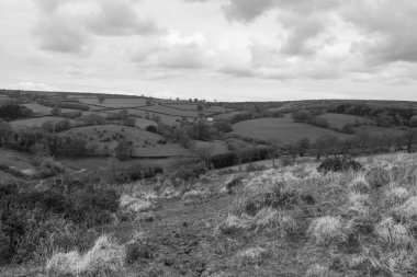 Exmoor Ulusal Parkı 'ndaki Tarr Basamakları' ndaki Vale Tepesi 'nin tepesinden görüntü